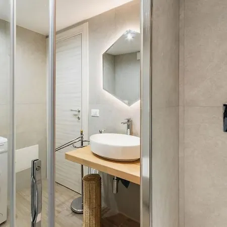 The White Loft * Avola