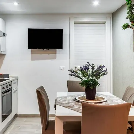 The White Loft * Avola