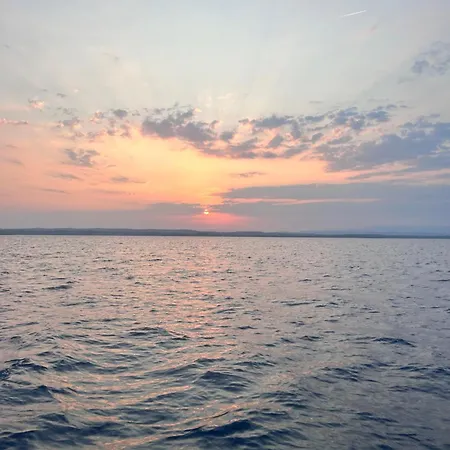 The White Loft Apartment *